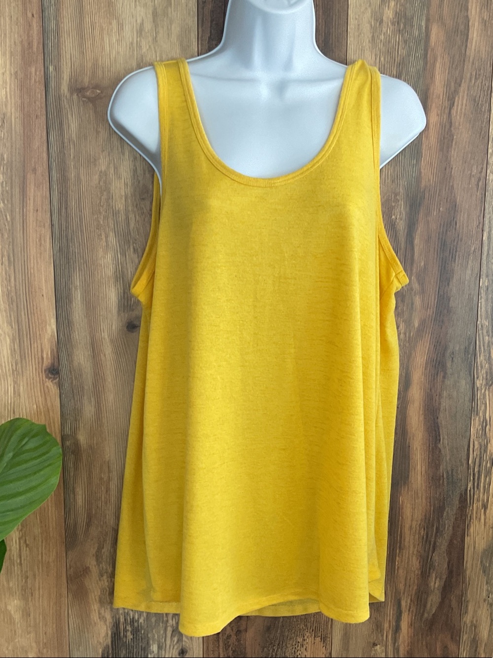 24/7 by Maurices Yellow Scoop Neck Tank Top XL      822L
